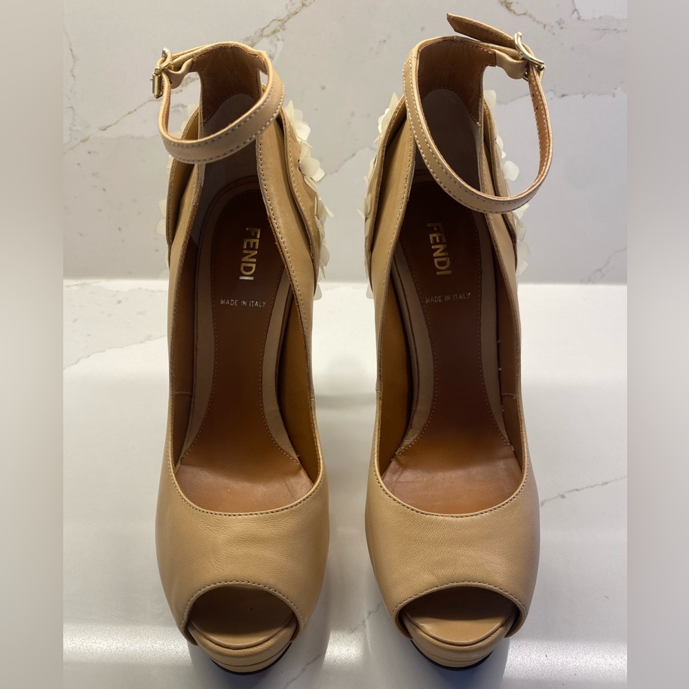 FENDI Spuntata White Floral Heel Platform Peep Toe Nude Shoes Size 7.5 - Picture 8 of 11